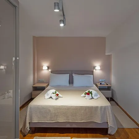 Luxury Beachfront In Modern, Spacious & Sea View Balcony *