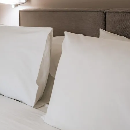 Appartement Luxury Beachfront In Modern, Spacious & Sea View Balcony *