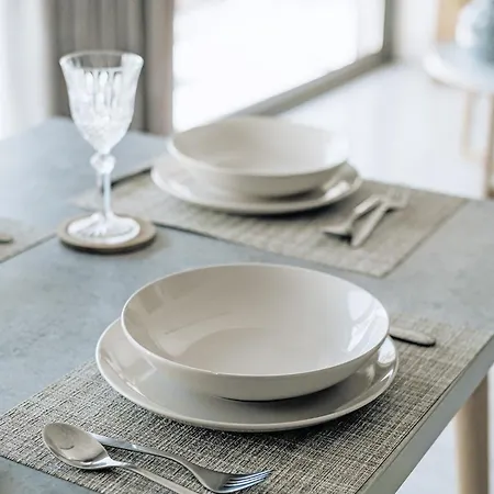 Luxury Beachfront In Modern, Spacious & Sea View Balcony