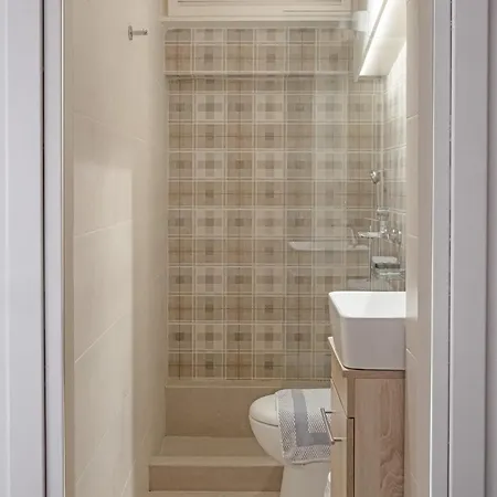 Luxury Beachfront In Modern, Spacious & Sea View Balcony *