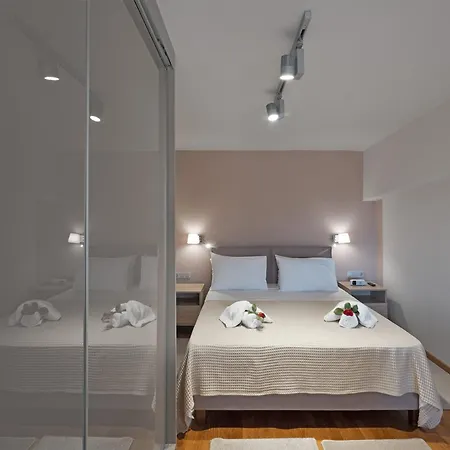 Luxury Beachfront In Modern, Spacious & Sea View Balcony Appartement