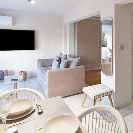 Luxury Beachfront In Modern, Spacious & Sea View Balcony Kalamata