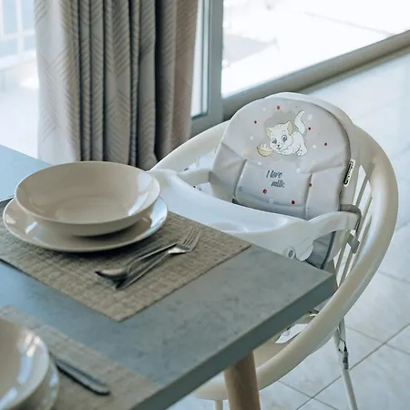 Luxury Beachfront In Modern, Spacious & Sea View Balcony Appartement *