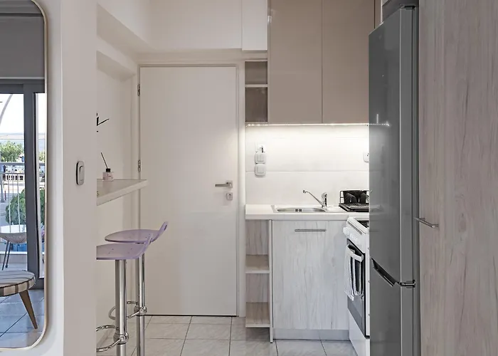 Апартаменты Luxury Beachfront In Modern, Spacious & Sea View Balcony *