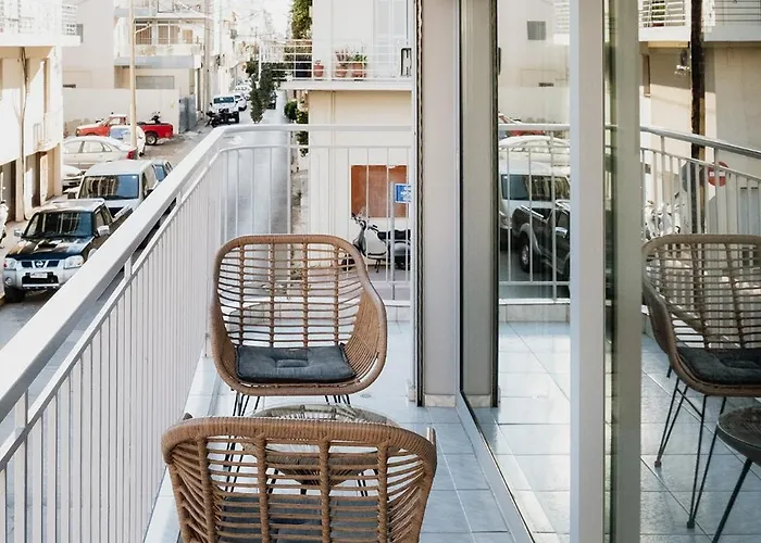 Апартаменты Luxury Beachfront In Modern, Spacious & Sea View Balcony