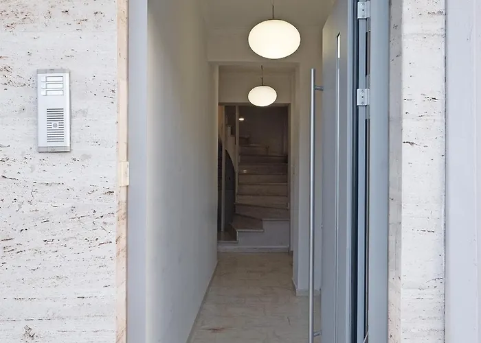Апартаменты Luxury Beachfront In Modern, Spacious & Sea View Balcony *