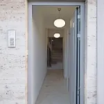 Lägenhet Luxury Beachfront In Modern, Spacious & Sea View Balcony *