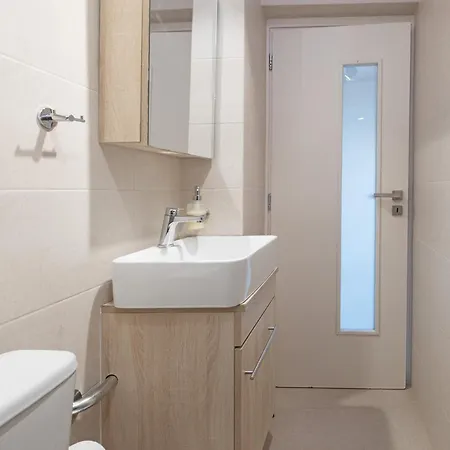 Luxury Beachfront In Modern, Spacious & Sea View Balcony Kalamata