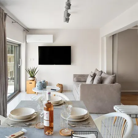 Appartamento Luxury Beachfront In Modern, Spacious & Sea View Balcony Kalamata