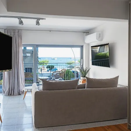 Luxury Beachfront In Modern, Spacious & Sea View Balcony Apartment *