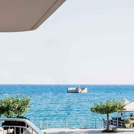 Apartment Luxury Beachfront In Modern, Spacious & Sea View Balcony