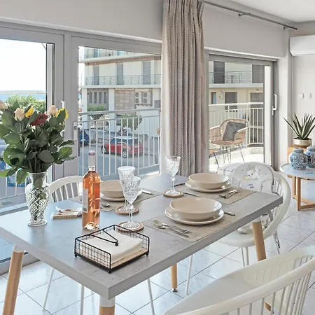 Luxury Beachfront In Modern, Spacious & Sea View Balcony * Kalamata