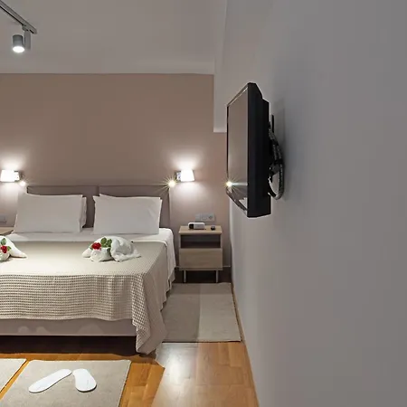 Luxury Beachfront In Modern, Spacious & Sea View Balcony Kalamata