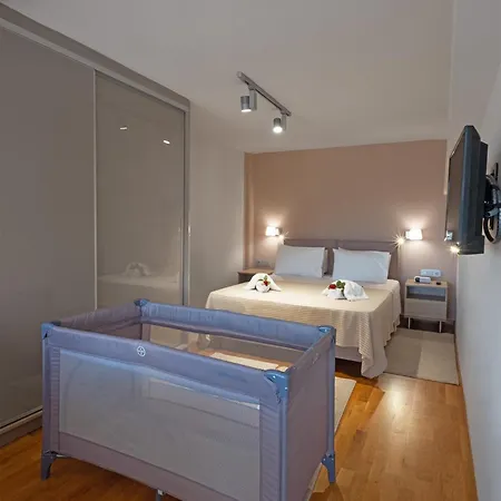 Kalamata Beachfront Apartment With Sea View *