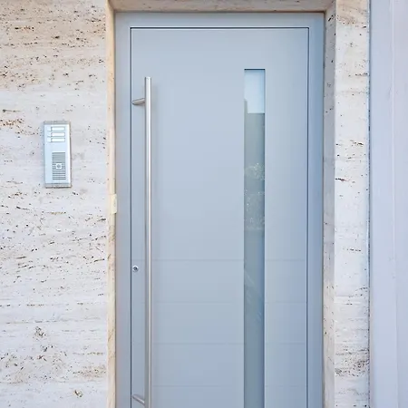 Kalamata Beachfront Apartment With Sea View *