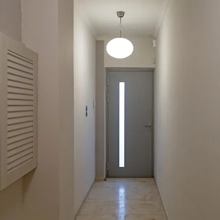 Luxury Beachfront In Modern, Spacious & Sea View Balcony Kalamata