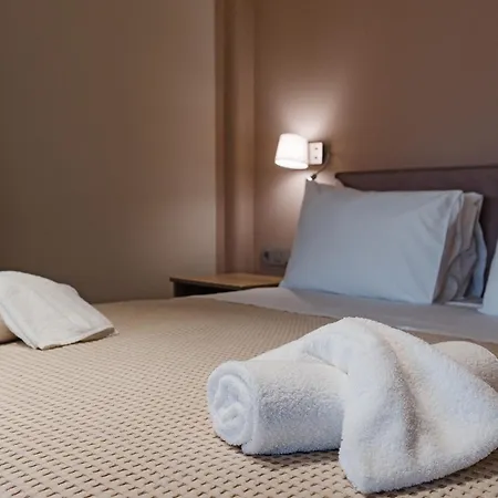 Luxury Beachfront In Modern, Spacious & Sea View Balcony Kalamata