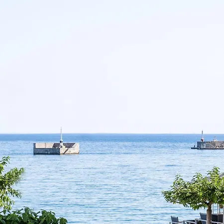 Luxury Beachfront In Modern, Spacious & Sea View Balcony Apartment