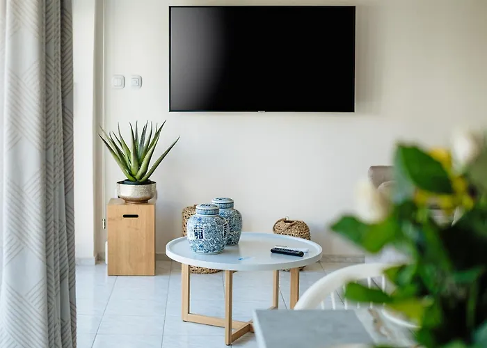 Appartamento Luxury Beachfront In Modern, Spacious & Sea View Balcony Kalamata