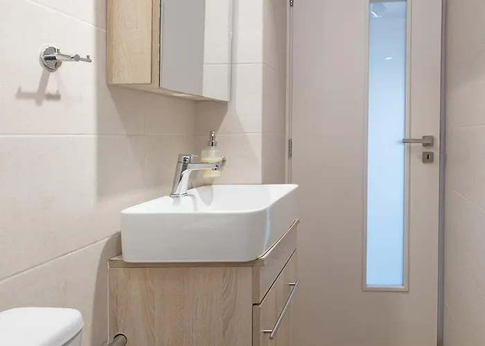 Luxury Beachfront In Modern, Spacious & Sea View Balcony Kalamata