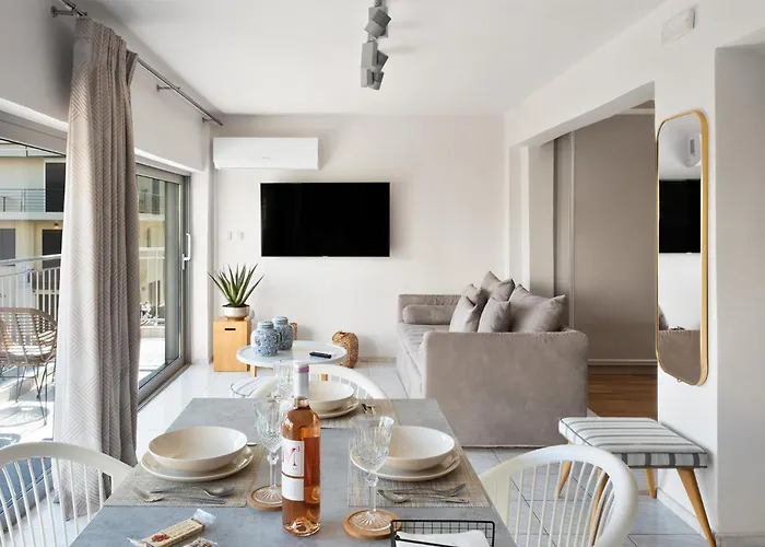 Lägenhet Luxury Beachfront In Modern, Spacious & Sea View Balcony Kalamata