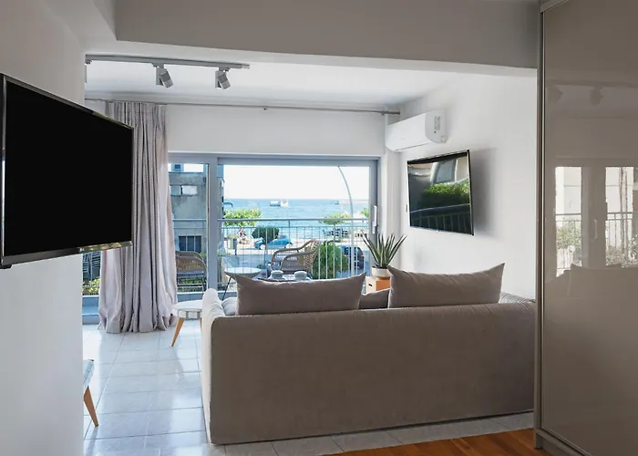 Luxury Beachfront In Modern, Spacious & Sea View Balcony Lägenhet *