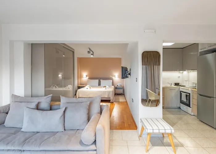 Luxury Beachfront In Modern, Spacious & Sea View Balcony * Kalamata