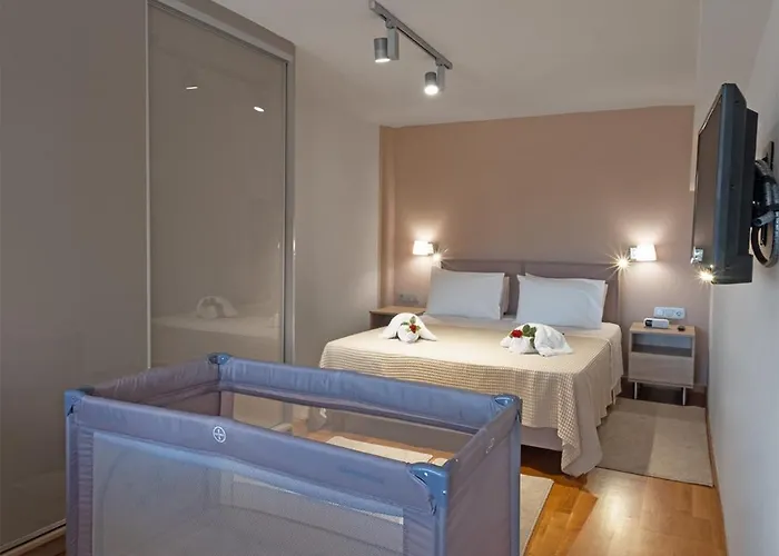 Luxury Beachfront In Modern, Spacious & Sea View Balcony *