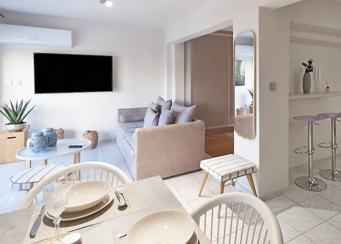 Luxury Beachfront In Modern, Spacious & Sea View Balcony Kalamata