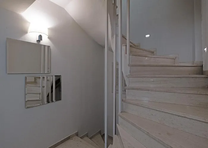 Luxury Beachfront In Modern, Spacious & Sea View Balcony