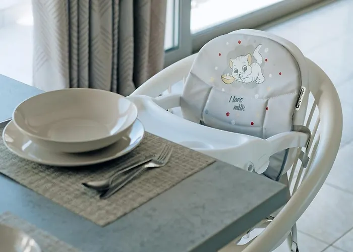 Luxury Beachfront In Modern, Spacious & Sea View Balcony Apartment *