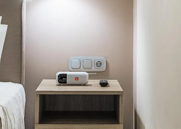 Luxury Beachfront In Modern, Spacious & Sea View Balcony *