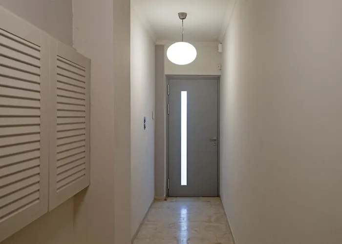 Luxury Beachfront In Modern, Spacious & Sea View Balcony Kalamata