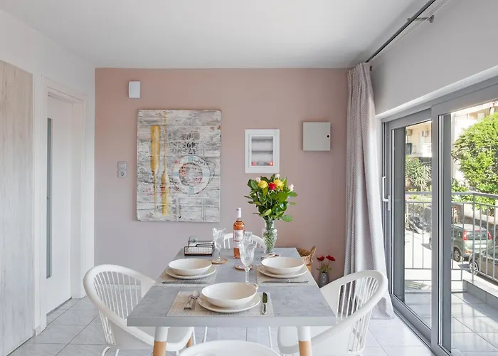 Luxury Beachfront In Modern, Spacious & Sea View Balcony