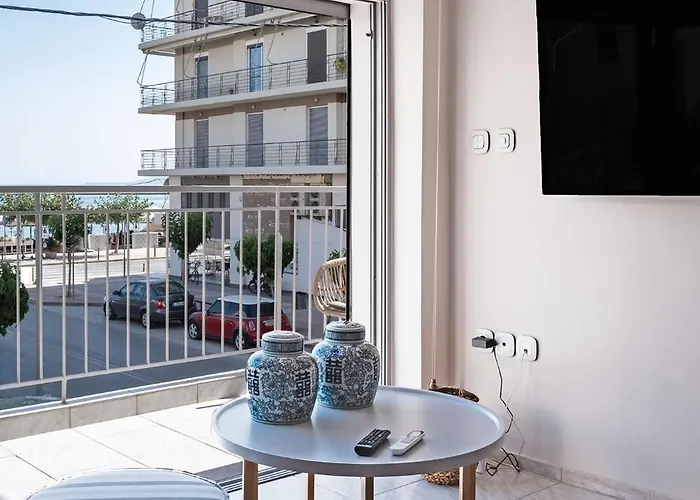 Luxury Beachfront In Modern, Spacious & Sea View Balcony